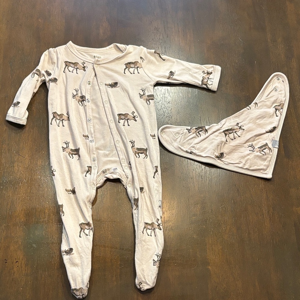 Kyte BABY Reindeer Snap Footie with bib Retired print
